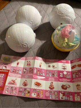 Hello Kitty Surprise Mini Verse Balls with Yellow Base and White Shells